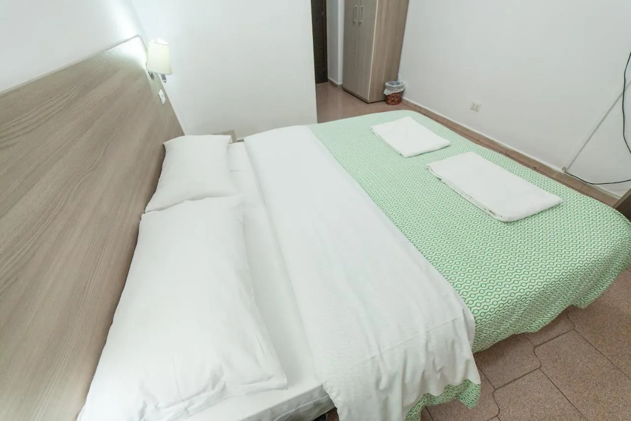 Lemei House Rome 0*,
